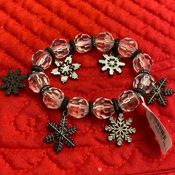 Super cute Claire’s snowflake bracelet, new with tags - Picture 1 of 3